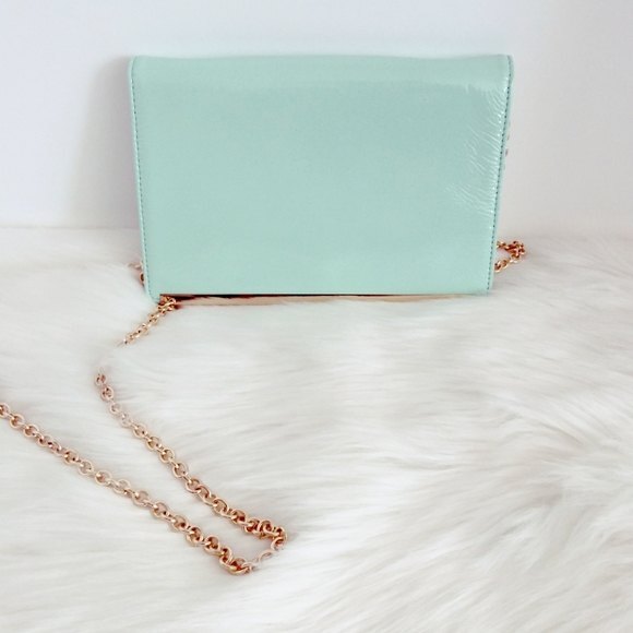 Halogen | Light Green Mult Compartment Small Purse - Picture 1 of 8
